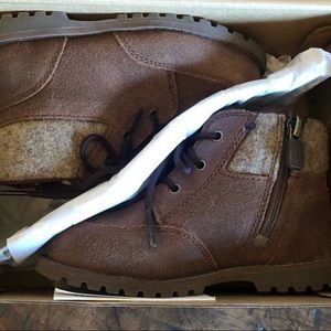 UGG size 8 toddler brown boot